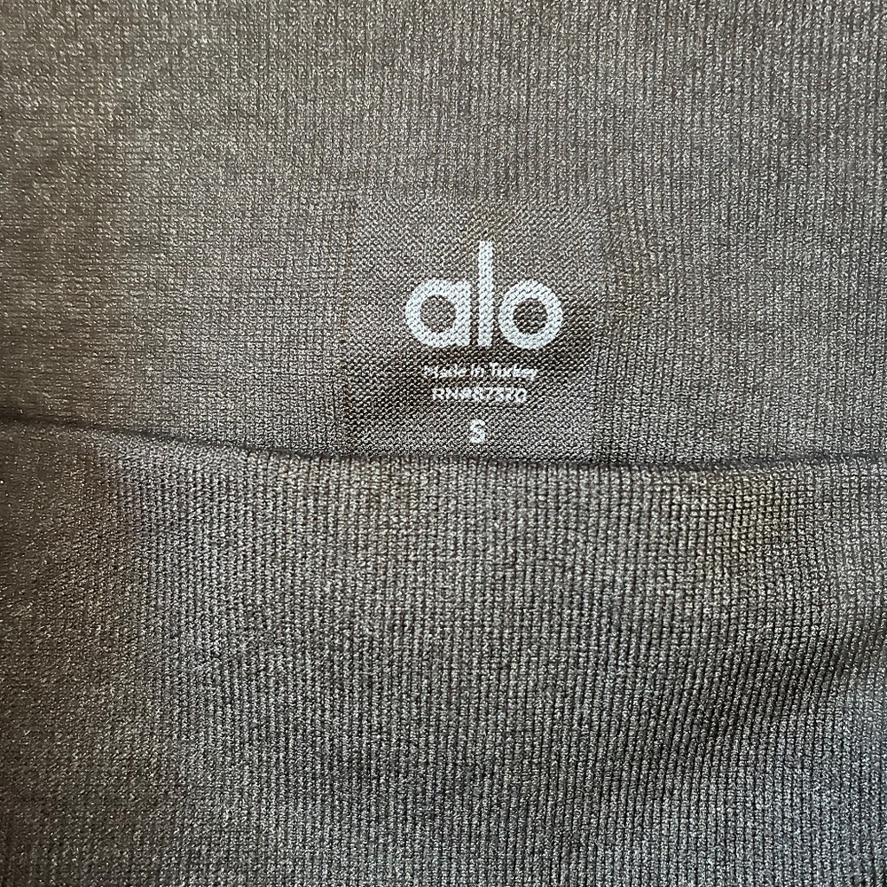 ✨NWT✨ ALO Yoga High-Waisted Seamless Radiance Capri - Sz S - Picture 5 of 10